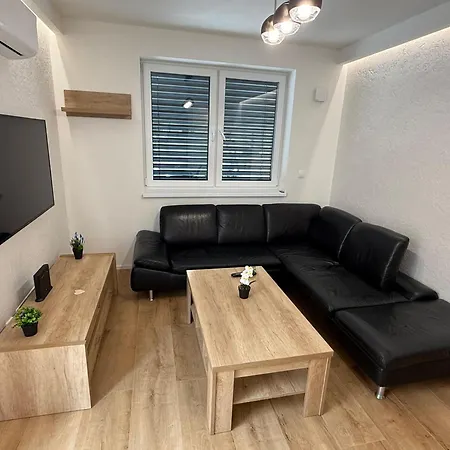 Apartment Moderny So Zahradou A Parkovanim Trenčín