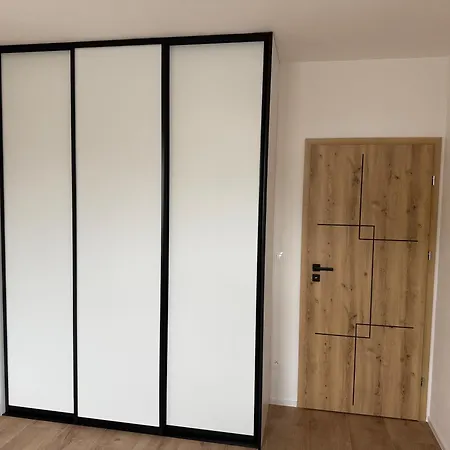 Moderny So Zahradou A Parkovanim Trenčín