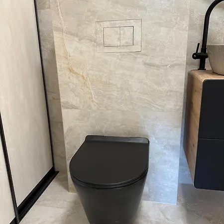 Moderny So Zahradou A Parkovanim Trenčín